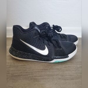 Nike Kyrie Irving Black Ice Mid-Top Basketball Sneakers Kids Youth Size 6Y